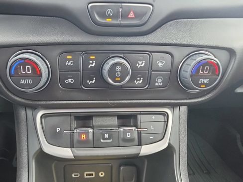 Certified 2023 GMC Terrain SLE w/ Driver Convenience Package AWD/4WD image 17