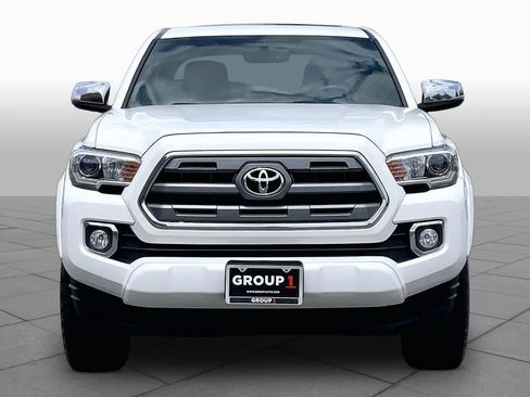Used 2017 Toyota Tacoma Limited w/ Tow Package RWD image 4