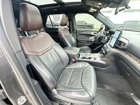 Used 2020 Ford Explorer Platinum w/ Premium Technology Package AWD/4WD image 29