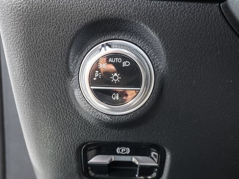 Used 2023 Mercedes-Benz C 300 4MATIC Sedan image 18