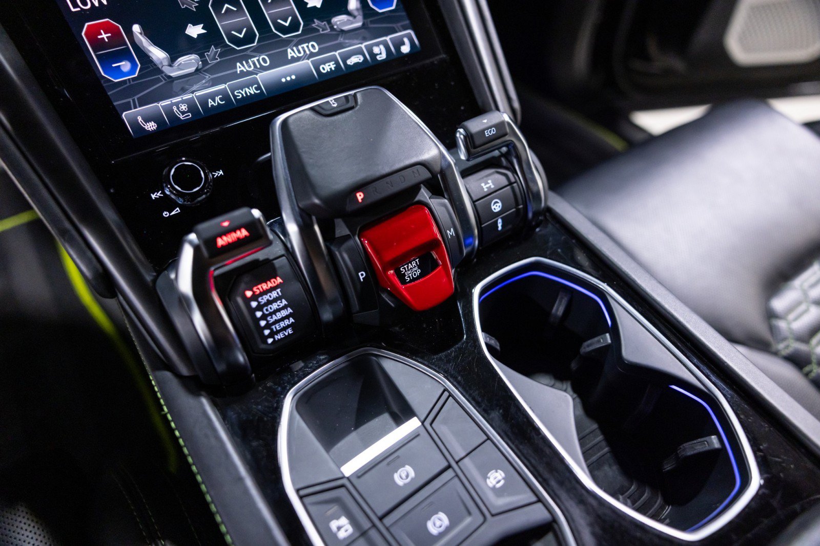 Used 2022 Lamborghini Urus AWD/4WD image 48