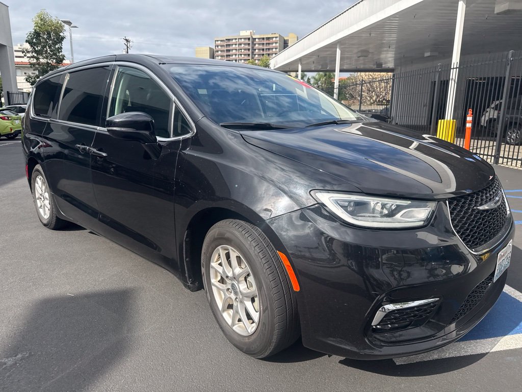 Used 2024 Chrysler Pacifica Touring-L FWD image 6