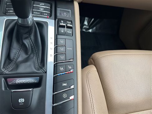 Used 2020 Porsche Macan image 41