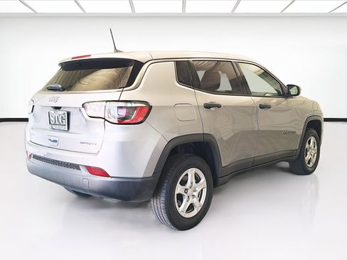 Used 2022 Jeep Compass Sport AWD/4WD image 4