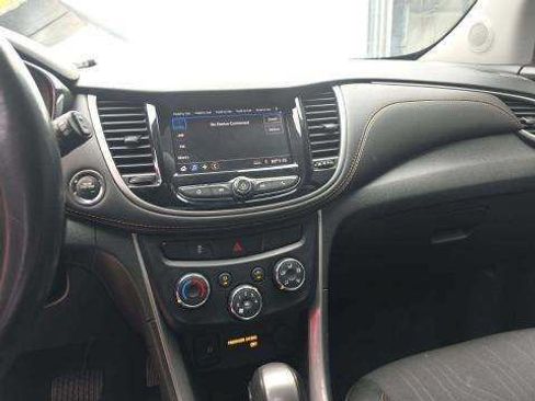Used 2022 Chevrolet Trax LT w/ LT Convenience Package AWD/4WD image 4