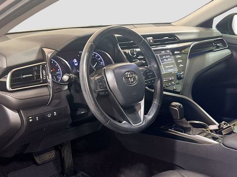 Used 2020 Toyota Camry XLE FWD image 7