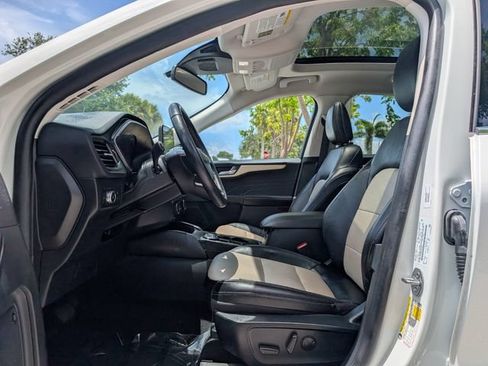 Used 2021 Ford Escape Titanium w/ Titanium Elite Package AWD/4WD image 11