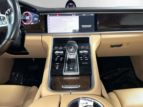 Used 2018 Porsche Panamera 4 image 24