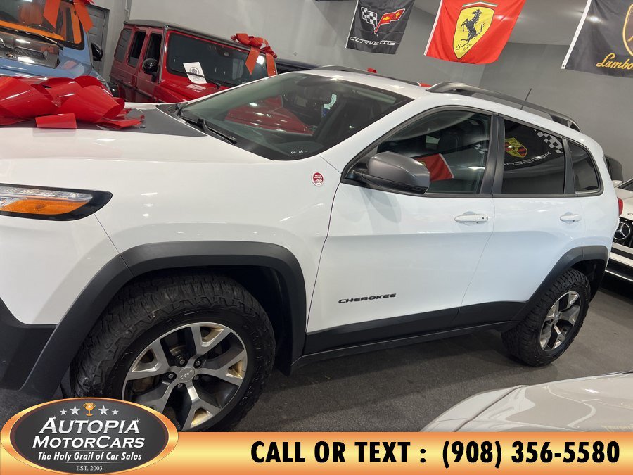 Used 2018 Jeep Cherokee Trailhawk AWD/4WD image 3