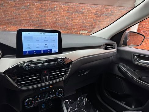 Used 2022 Ford Escape SEL w/ Technology Package image 17