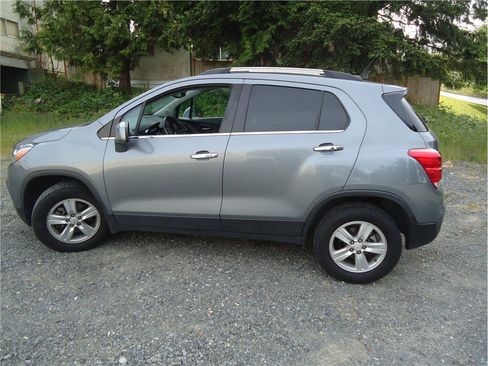 Used 2019 Chevrolet Trax LT w/ LT Convenience Package AWD/4WD image 8