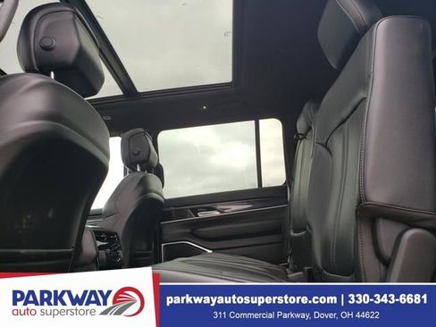 Used 2023 Jeep Wagoneer 4WD w/ Premium Group I image 16