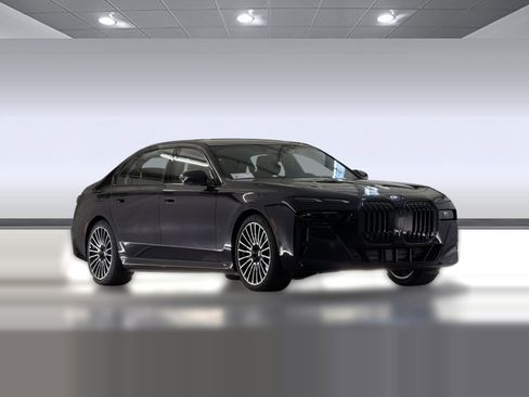 Used 2026 BMW i7 xDrive60 w/ M Sport Package RWD image 6