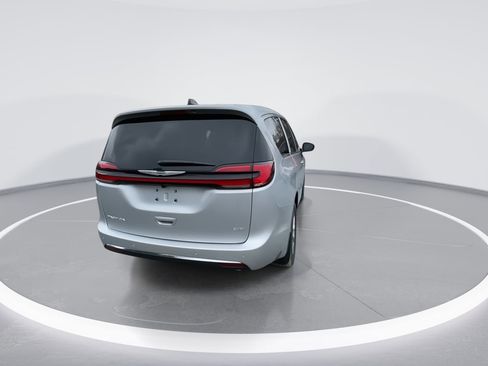 New 2026 Chrysler Pacifica Select AWD/4WD image 7