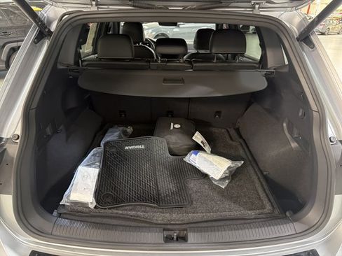Certified 2024 Volkswagen Tiguan SE R-Line AWD/4WD image 12