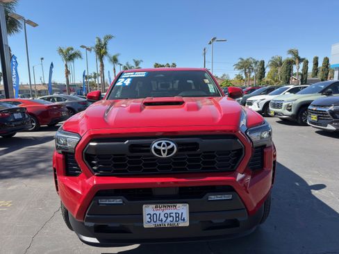 Used 2024 Toyota Tacoma TRD Sport w/ TRD Sport Upgrade Package RWD image 3