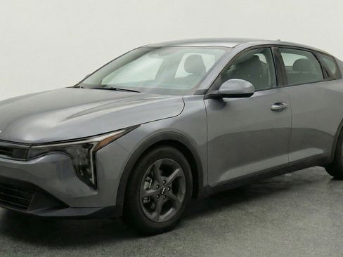 Used 2025 Kia K4 LXS image 3