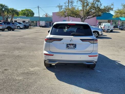 New 2026 Mitsubishi Outlander SE image 5
