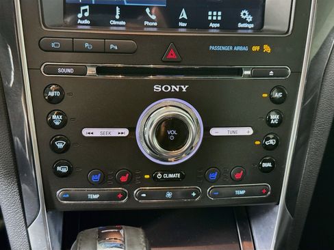 Used 2018 Ford Explorer Limited w/ Equipment Group 301A FWD image 19