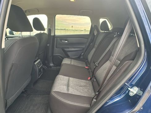 Used 2025 Nissan Rogue SV AWD/4WD image 31