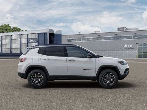 New 2026 Jeep Compass Trailhawk image 21