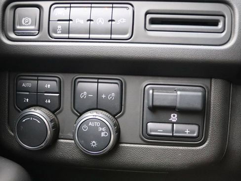 Used 2021 Chevrolet Tahoe LT w/ LT Signature Package image 9