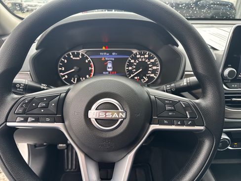 Used 2025 Nissan Altima 2.5 SV FWD image 10