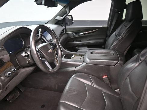 Used 2018 Cadillac Escalade Platinum AWD/4WD image 12