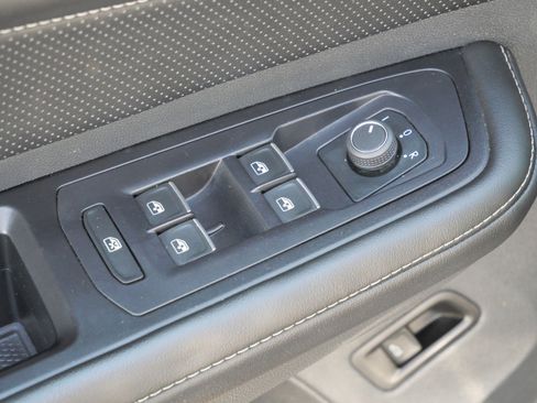 Used 2024 Volkswagen Atlas SE AWD/4WD image 19