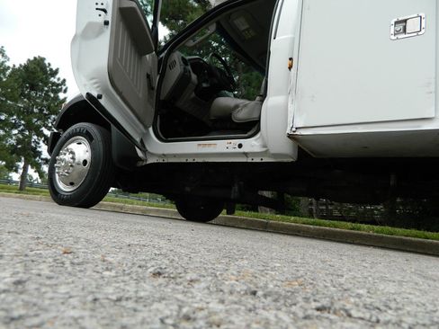 Used 2008 Ford F550 2WD Regular Cab Super Duty image 14