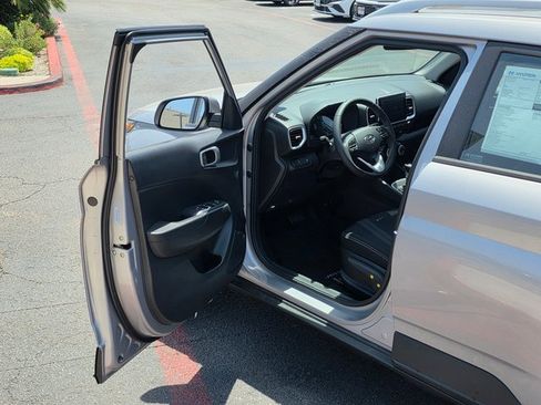 New 2025 Hyundai Venue SEL image 37