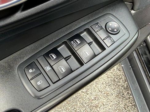 Used 2019 Jeep Cherokee Trailhawk w/ Cold Weather Group AWD/4WD image 19