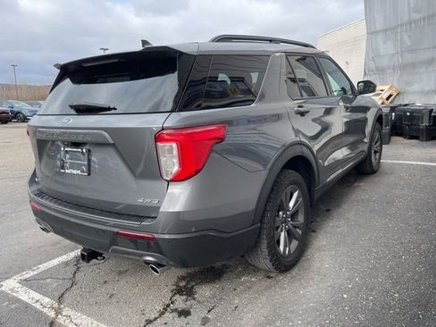 Used 2022 Ford Explorer XLT w/ Equipment Group 202A image 5