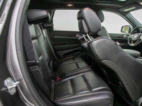 Used 2015 Jeep Grand Cherokee Overland w/ Advanced Technology Group AWD/4WD image 14
