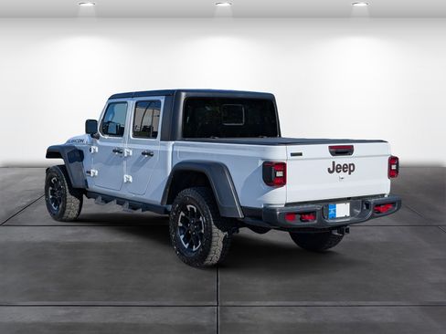 Used 2024 Jeep Gladiator Rubicon w/ Convenience Group AWD/4WD image 3