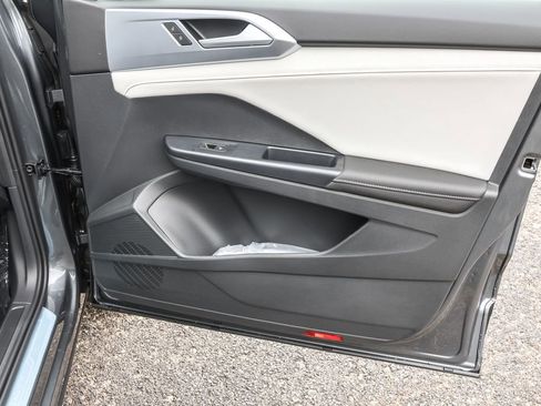 New 2025 Volkswagen Taos SE image 44
