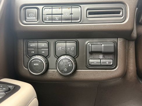 Used 2023 Chevrolet Tahoe Premier AWD/4WD image 43