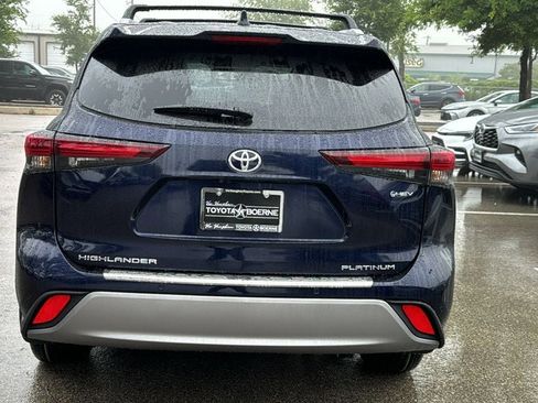 New 2026 Toyota Highlander Platinum AWD/4WD image 7