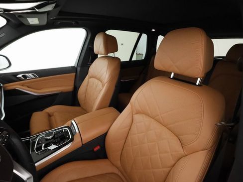 Used 2024 BMW X5 xDrive50e image 12