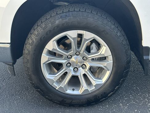 Used 2023 Chevrolet Silverado 1500 LTZ AWD/4WD image 13