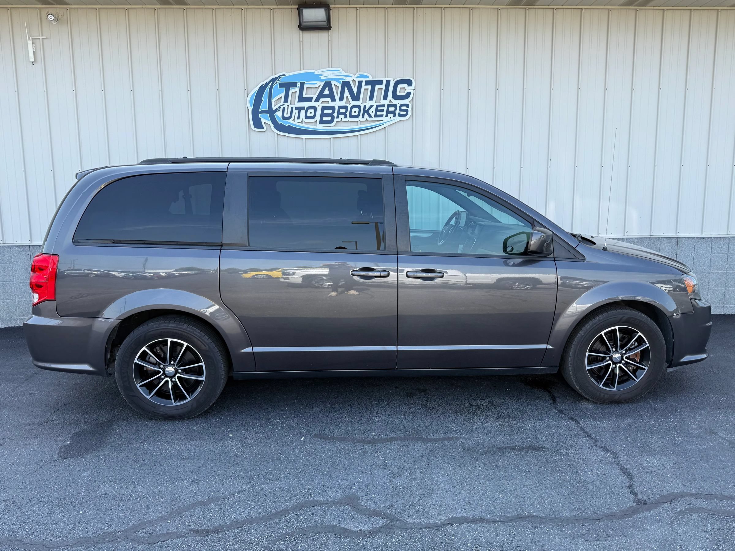 Used 2019 Dodge Grand Caravan GT FWD image 3