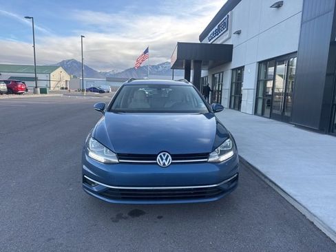 Used 2018 Volkswagen Golf S image 2