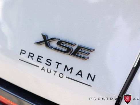 Used 2025 Toyota Sienna XSE FWD image 10