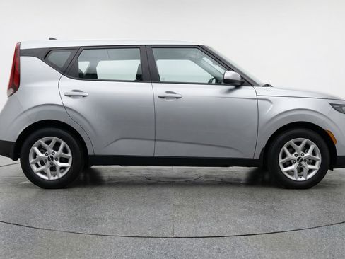 Used 2025 Kia Soul LX w/ LX Technology Package image 11