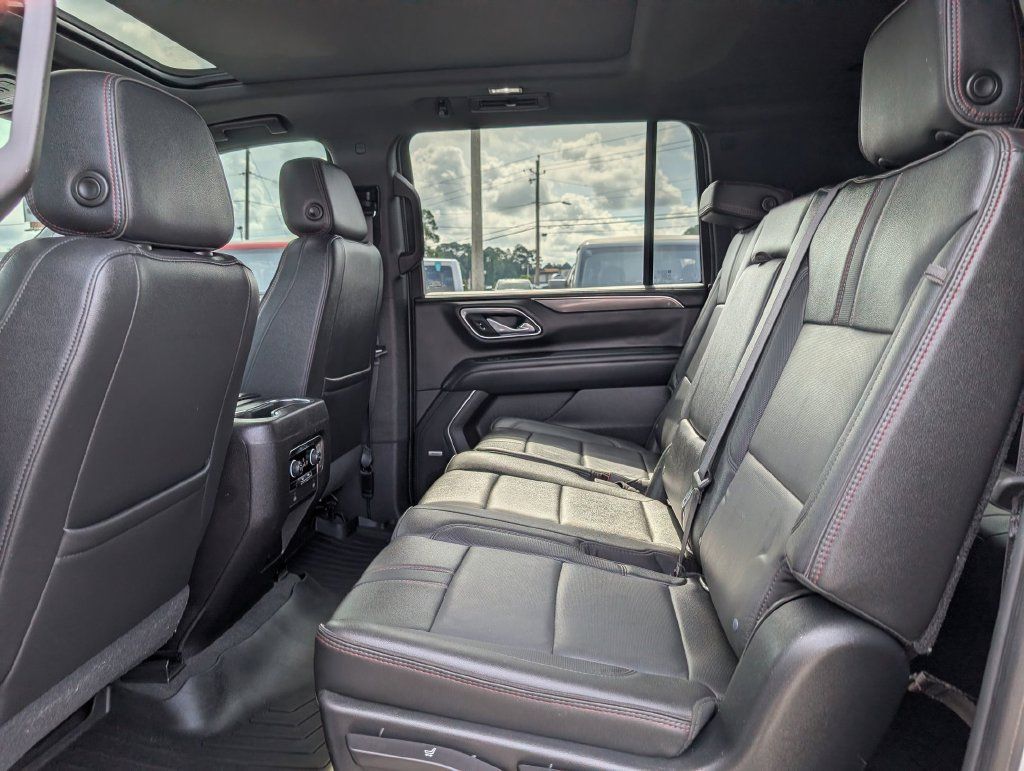 Used 2021 Chevrolet Suburban RST AWD/4WD image 27