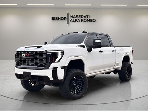 Used 2024 GMC Sierra 2500 Denali Ultimate AWD/4WD image 2