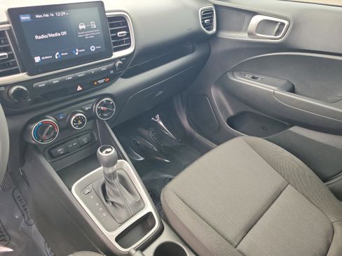Certified 2023 Hyundai Venue SE image 30