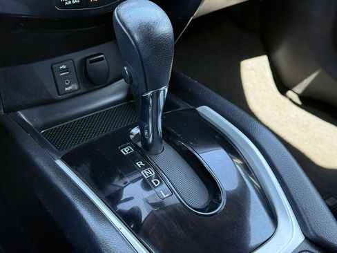 Used 2016 Nissan Rogue SL w/ SL Premium Package image 28