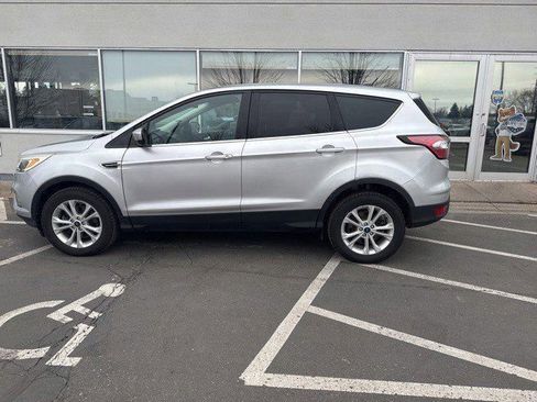 Used 2017 Ford Escape SE image 6