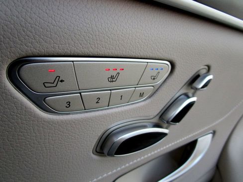 Used 2018 Mercedes-Benz S 560 4MATIC Sedan image 29